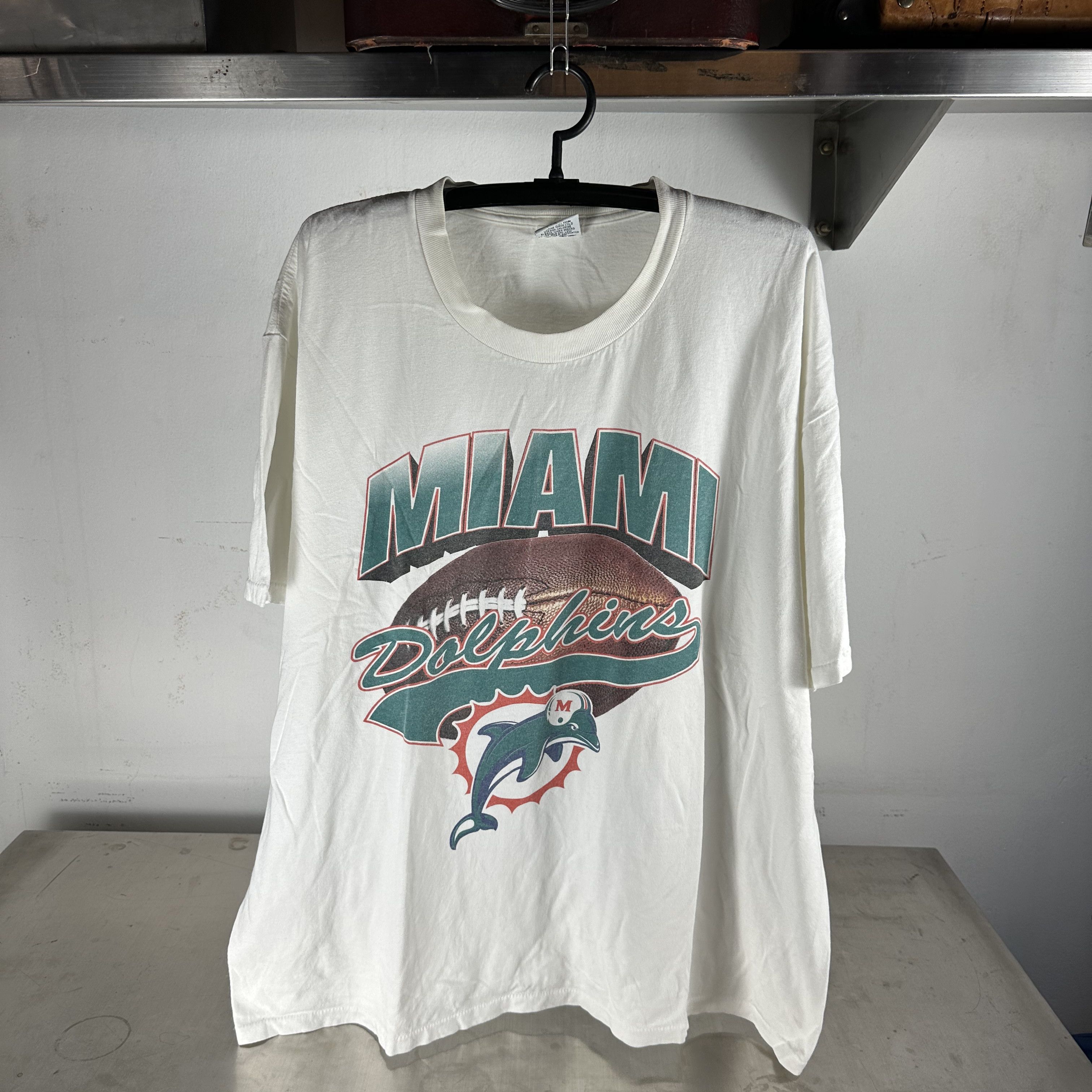Vintage Vintage 90s Miami Dolphins NFL Football Graphic 2XL T-shirt Size US XXL / EU 58 / 5 - 1 Thumbnail