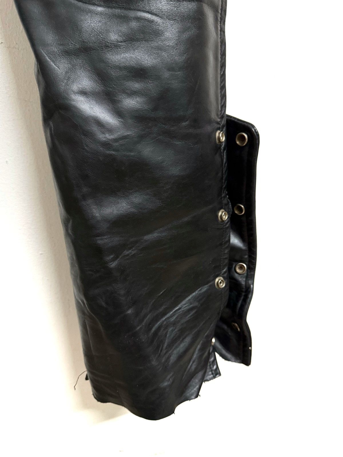 Chaps × Genuine Leather × Indian Motorcycle Indian Motorcycle Traditional Leather Chaps Size US 30 / EU 46 - 9 Thumbnail