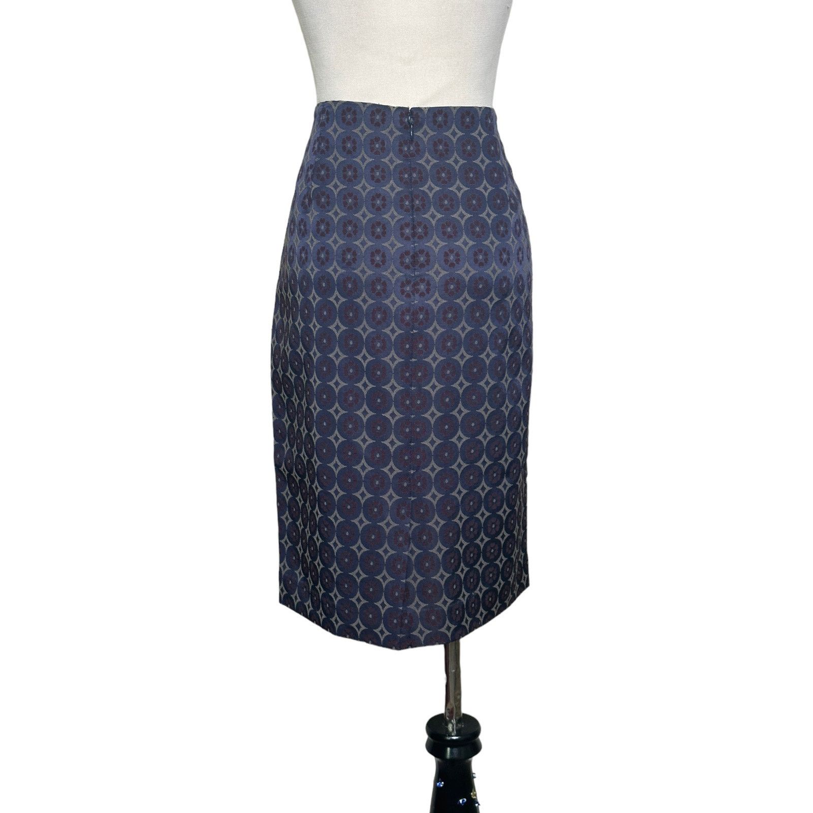Ann Taylor ANN TAYLOR Navy Blue Red Floral Geo Circle Pencil Skirt SZ 4 Size 30" / US 8 / IT 44 - 12 Thumbnail