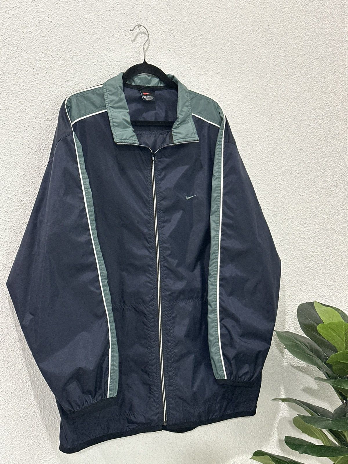 Nike Vintage 90s Nike Windbreaker Jacket Navy XL Size US XL / EU 56 / 4 - 4 Thumbnail