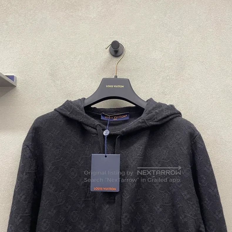 Louis Vuitton Louis Vuitton Black Logo-embossed full-face long-sleeve sw Size US M / EU 48-50 / 2 - 4 Thumbnail