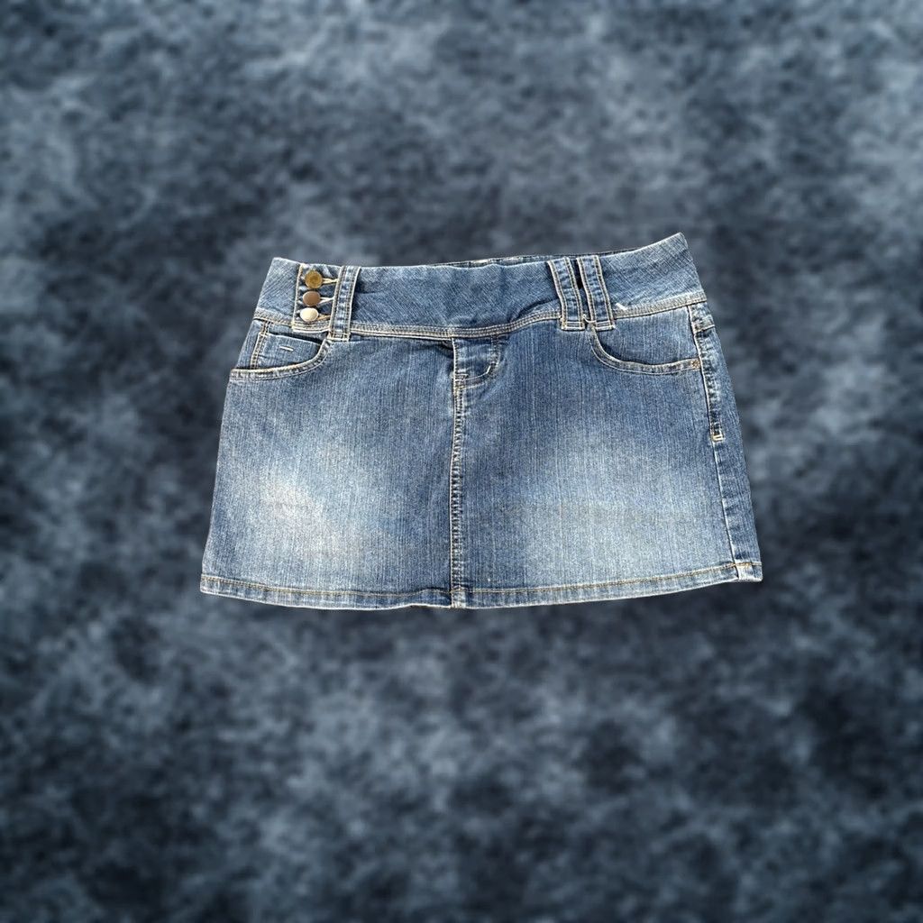 Vintage VINTAGE Wear It So Declare It Skirt Womens 30 Denim Light Wash Frayed Mini Y2K Blue Womens Size 30" / US 8 / IT 44 - 1 Thumbnail