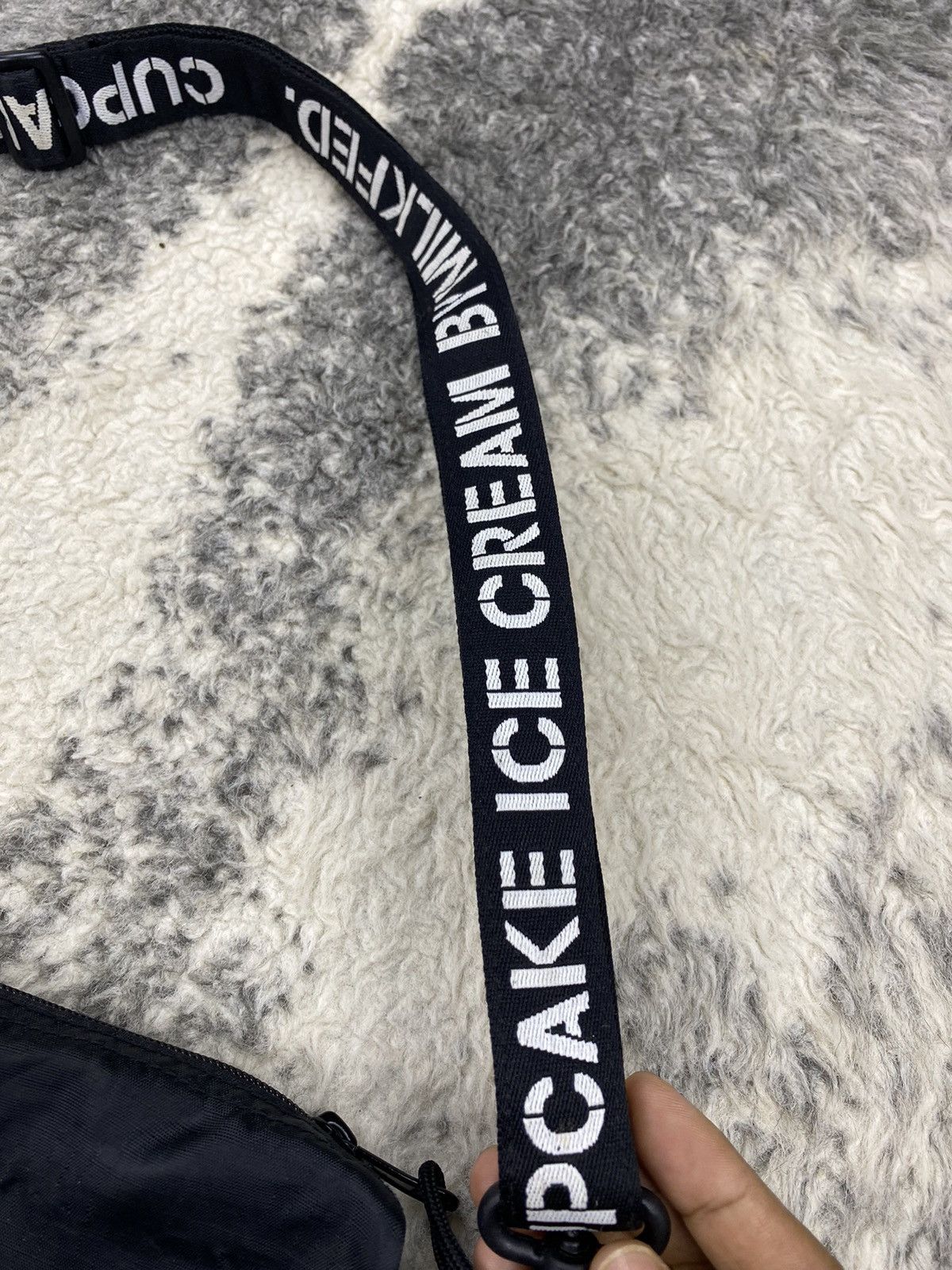 Icecream Milkfed x Cupcake Icecream Streetwear Crossbody Bag Size ONE SIZE - 3 Thumbnail