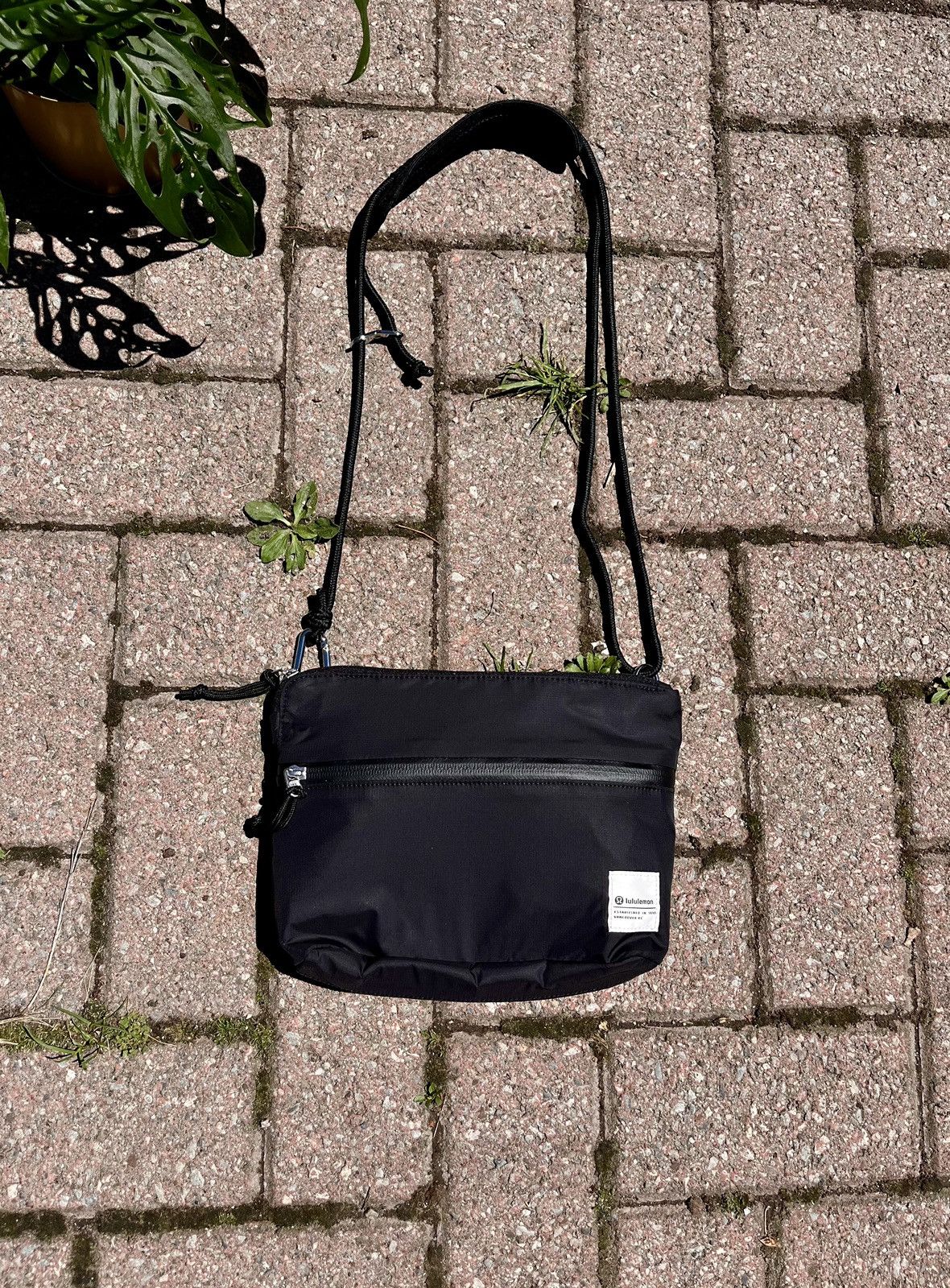 Lululemon room to roam duffel online