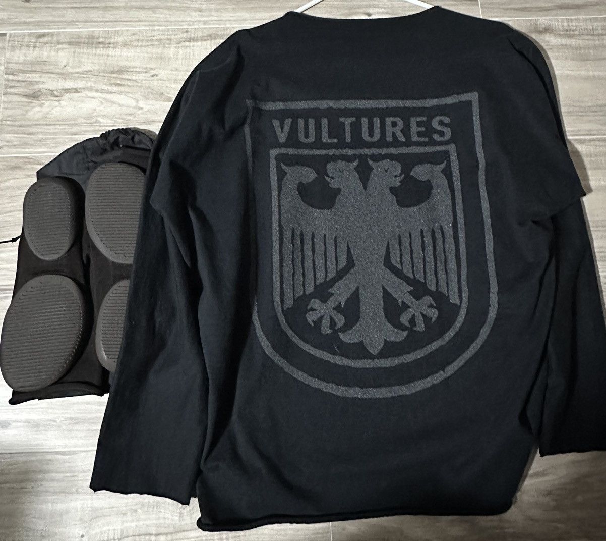 Kanye West × Yeezy Yeezy vultures long sleeve and yeezy pods Size US S / EU 44-46 / 1 - 2 Thumbnail