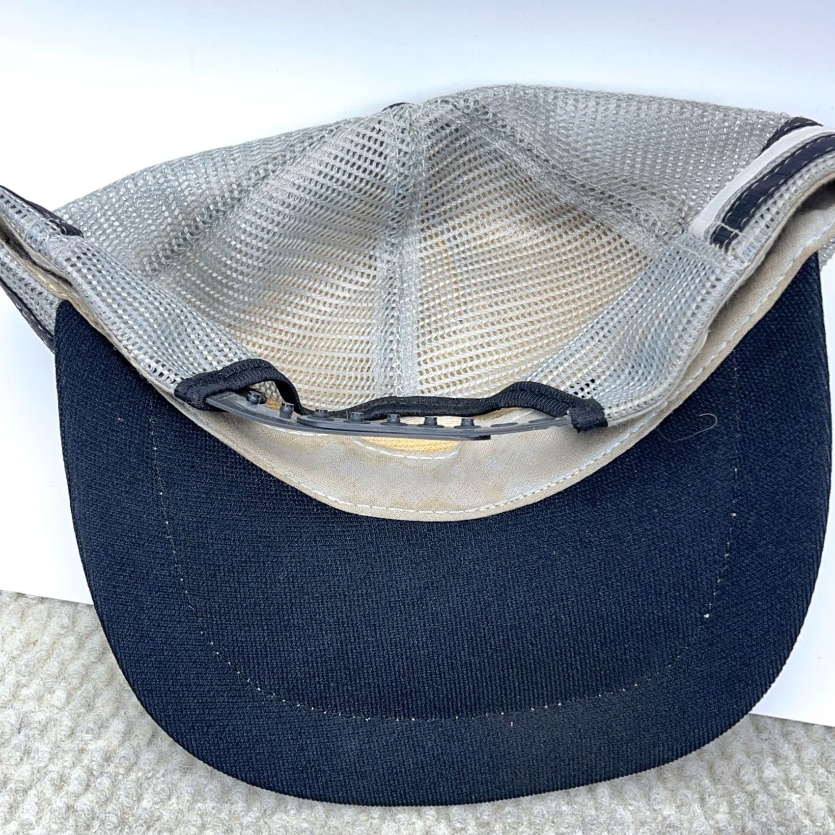 Vintage VINTAGE Trucker Hat USA 80s 90s Gray Black Puffy V Reach Size ONE SIZE - 7 Thumbnail