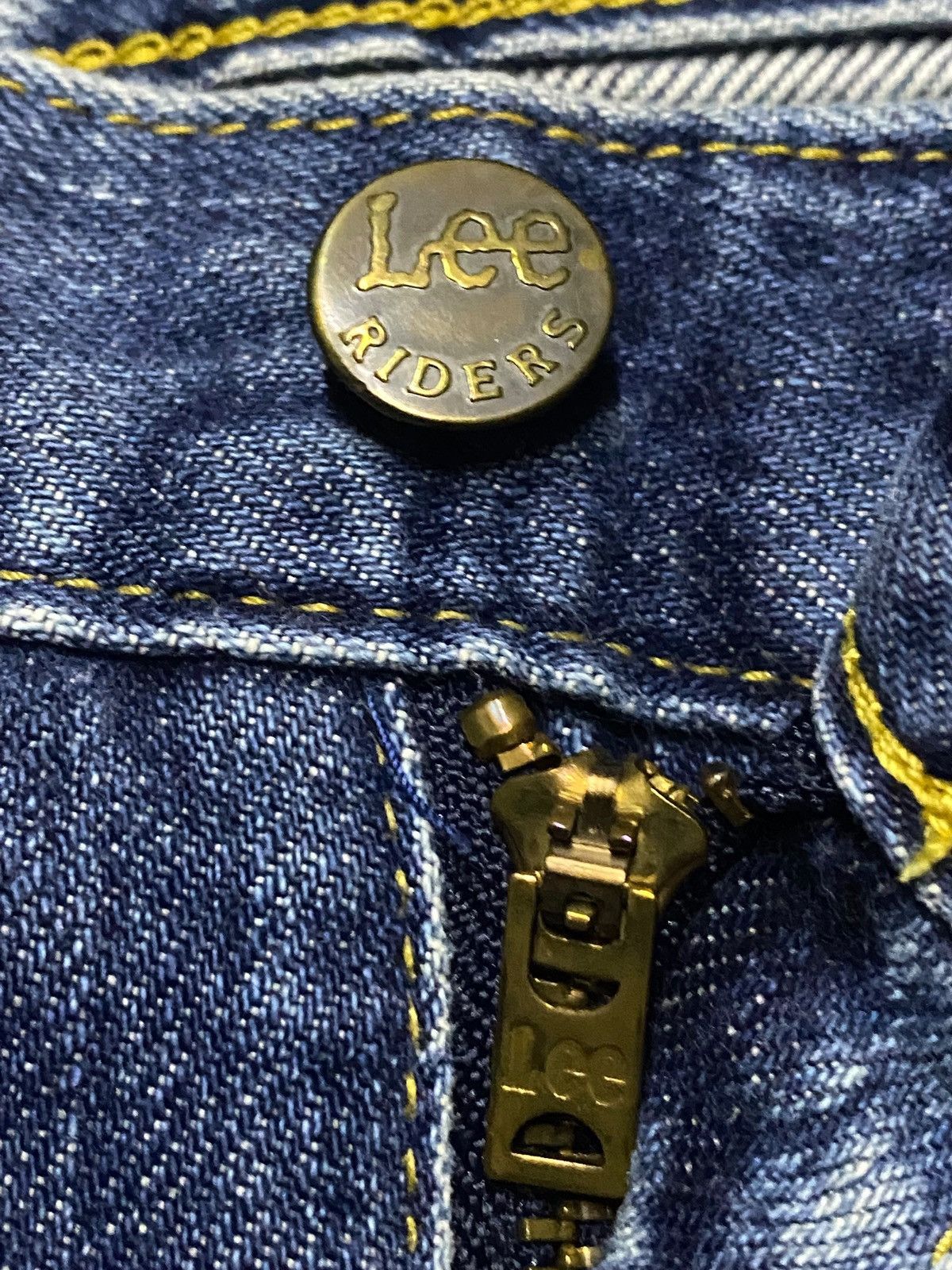 Issey Miyake × Lee Vintage Lee Riders Faded Wash Distressed Flare Jeans Size US 32 / EU 48 - 9 Thumbnail