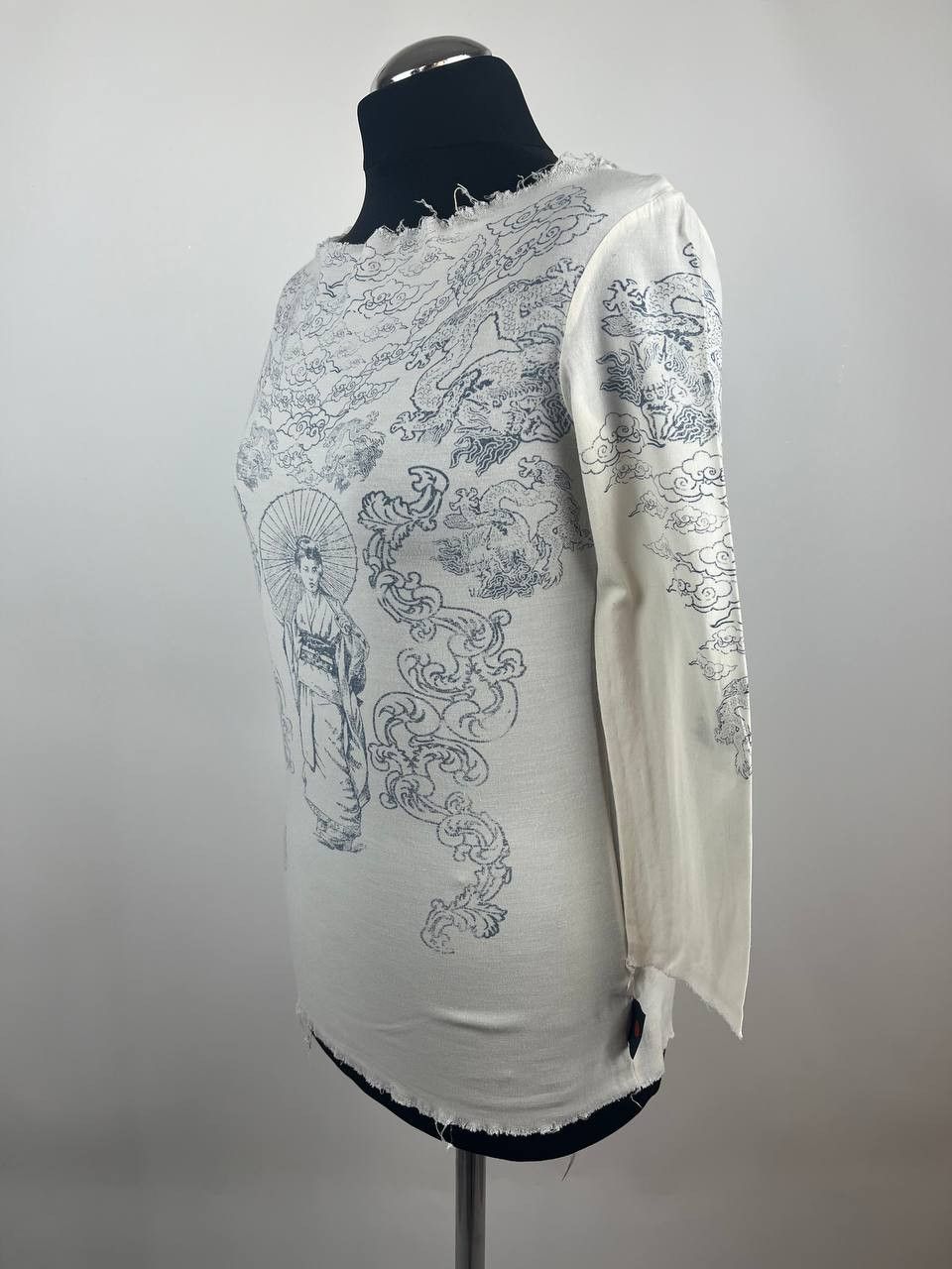 Michiko Koshino MICHIKO KOSHINO Graphic Tee Oriental Lady & Clouds Print Size S / US 4 / IT 40 - 2 Thumbnail