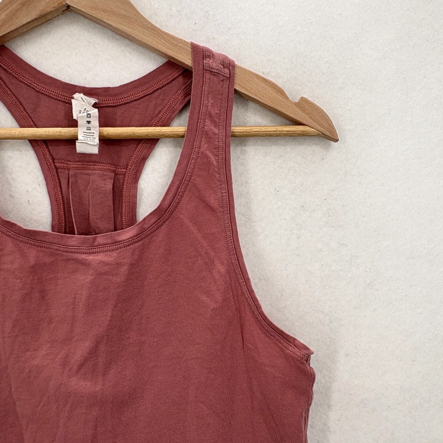 Lululemon Lululemon Tank Top Womens 4 Mauve Pima Cotton Racerback Pleated Back Athletic Shirt Sleeveless Yoga Gym Running Size S / US 4 / IT 40 - 2 Thumbnail