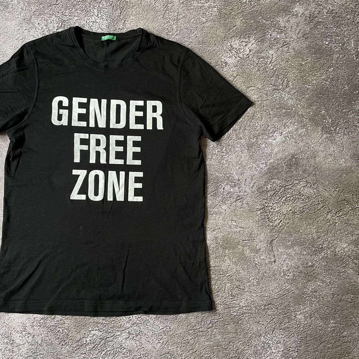 Vintage Vintage Y2K ADULT “ GENDER FREE ZONE LOGO “ FUNNY TEE Size US M / EU 48-50 / 2 - 3 Thumbnail