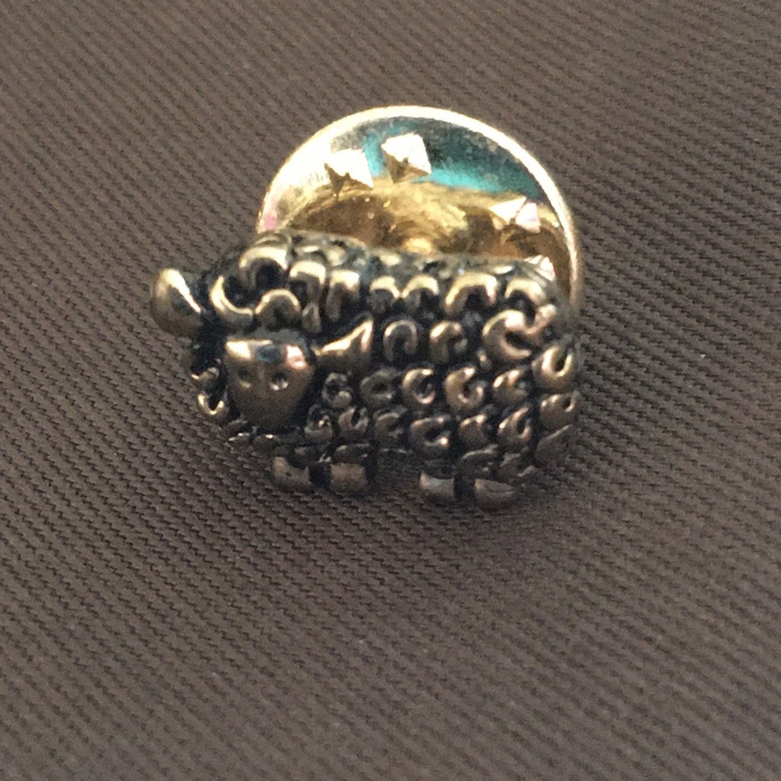 Jewelry Gold tone little lamb lapel tac pin Size ONE SIZE - 3 Thumbnail