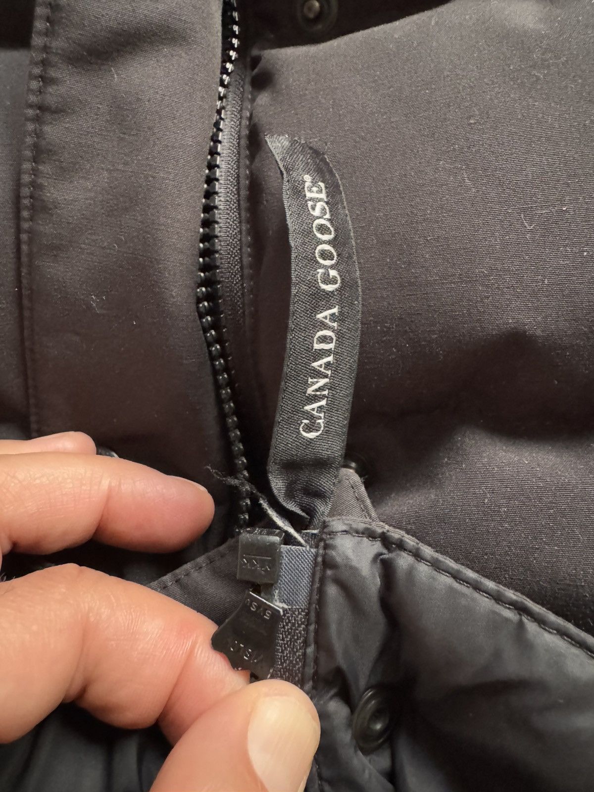 Canada Goose CANADA GOOSE gilet Study photos for REAL TAPE MEASUREMENTS Size M / US 6-8 / IT 42-44 - 11 Thumbnail