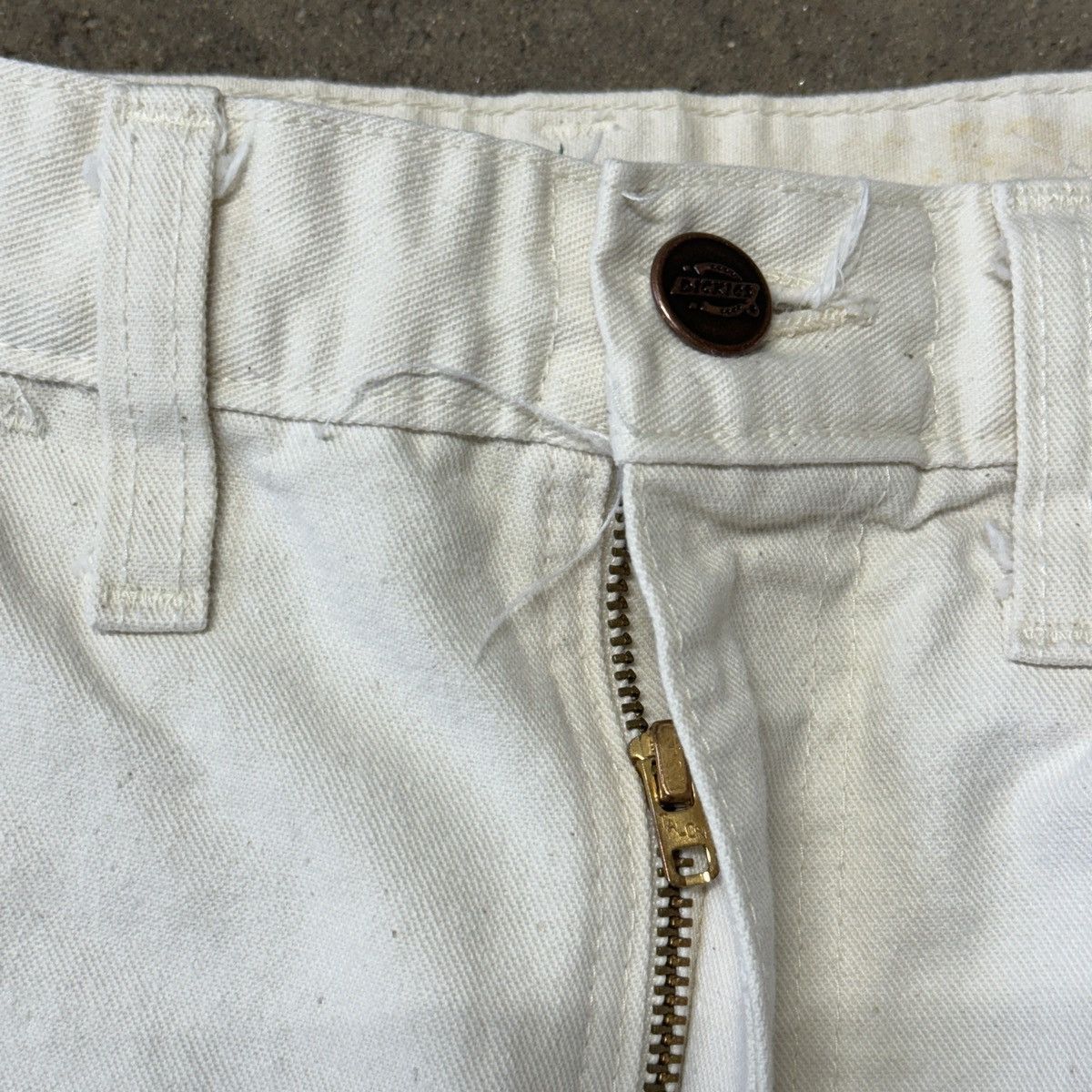 Vintage VINTAGE 80s DICKIES WHITE PAINTER CANVAS CARPENTER PANTS Size US 26 / EU 42 - 9 Thumbnail