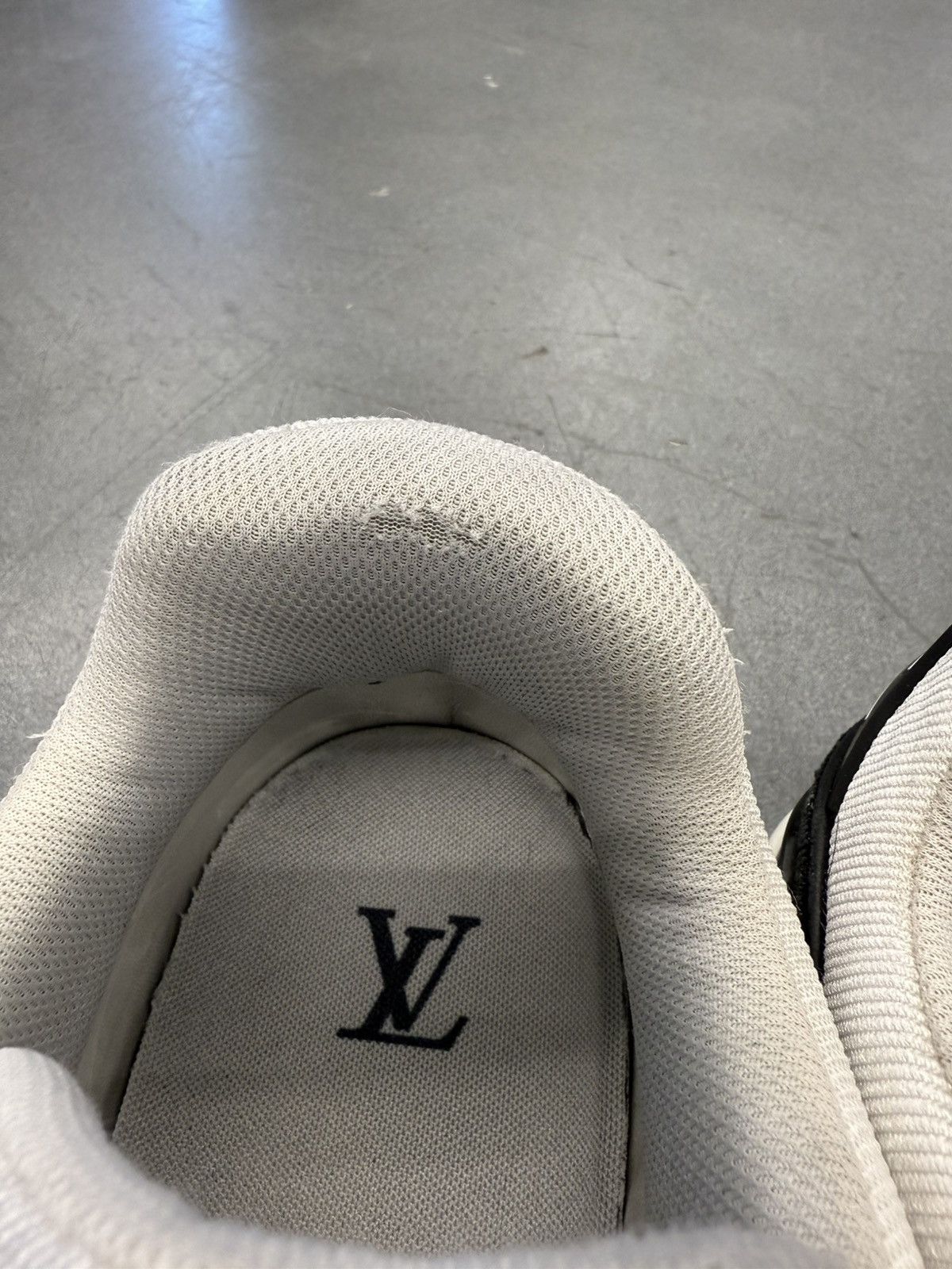 Louis Vuitton Louis Vuitton LV Trainer White Black Size LV 8.5 / US 9.5 Size US 9.5 / EU 42-43 - 9 Thumbnail