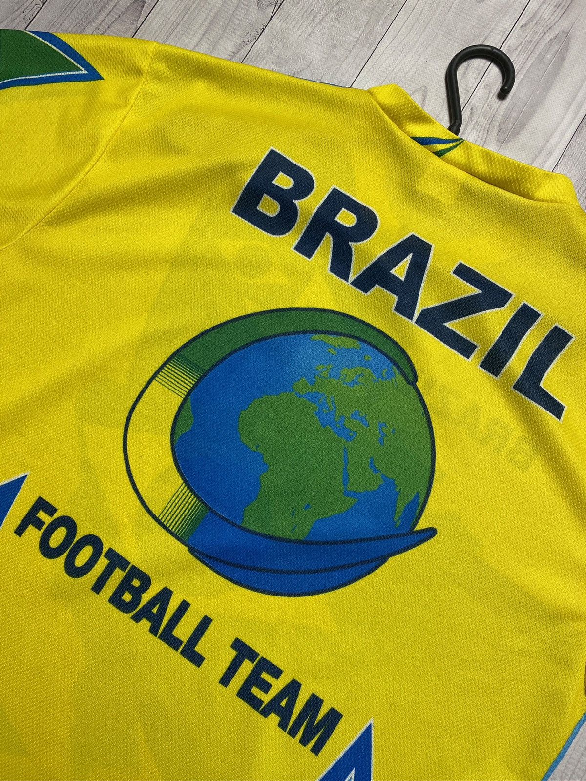 Vintage Vintage Brasil jersey big logo Brazil tee soccer Size US L / EU 52-54 / 3 - 9 Thumbnail