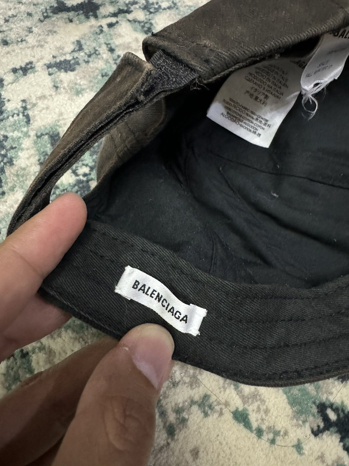 Balenciaga BALENCIAGA FW2017 DISTRESSED DESTROYED LOOK CAP Size ONE SIZE - 6 Thumbnail