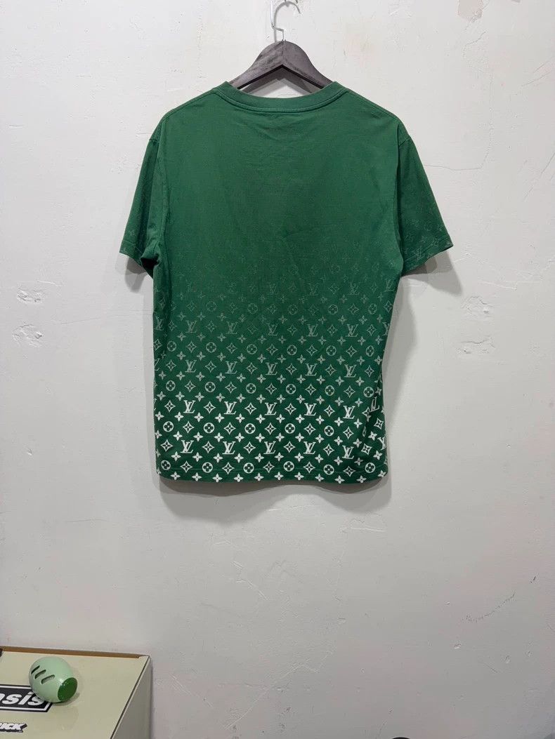 Louis Vuitton Louis Vuitton Green gradient logo short-sleeved T-shirt Size US L / EU 52-54 / 3 - 2 Thumbnail