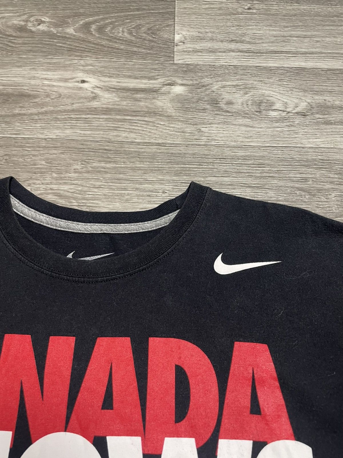 Nike Vintage Nike Canada Knows Hockey T-Shirt Size US L / EU 52-54 / 3 - 11 Thumbnail