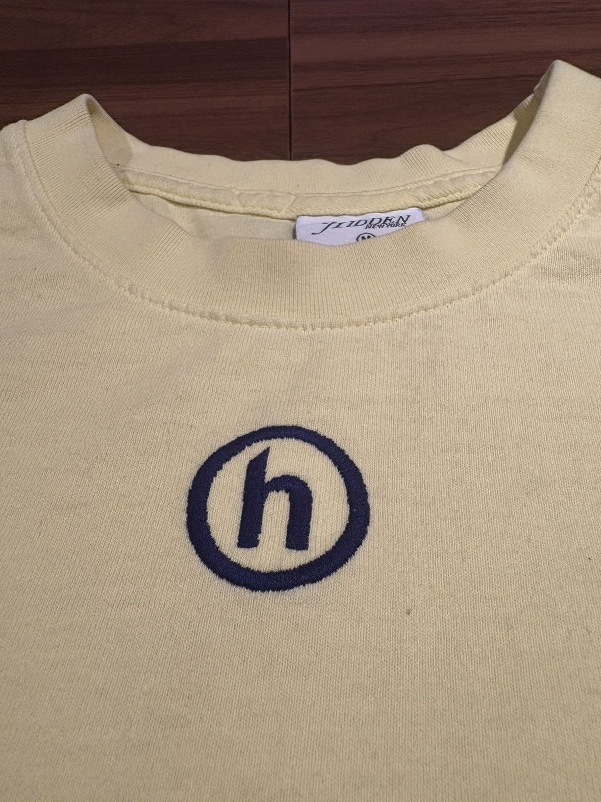 HIDDEN Hidden ny embroidered logo tee size medium Size US M / EU 48-50 / 2 - 2 Thumbnail