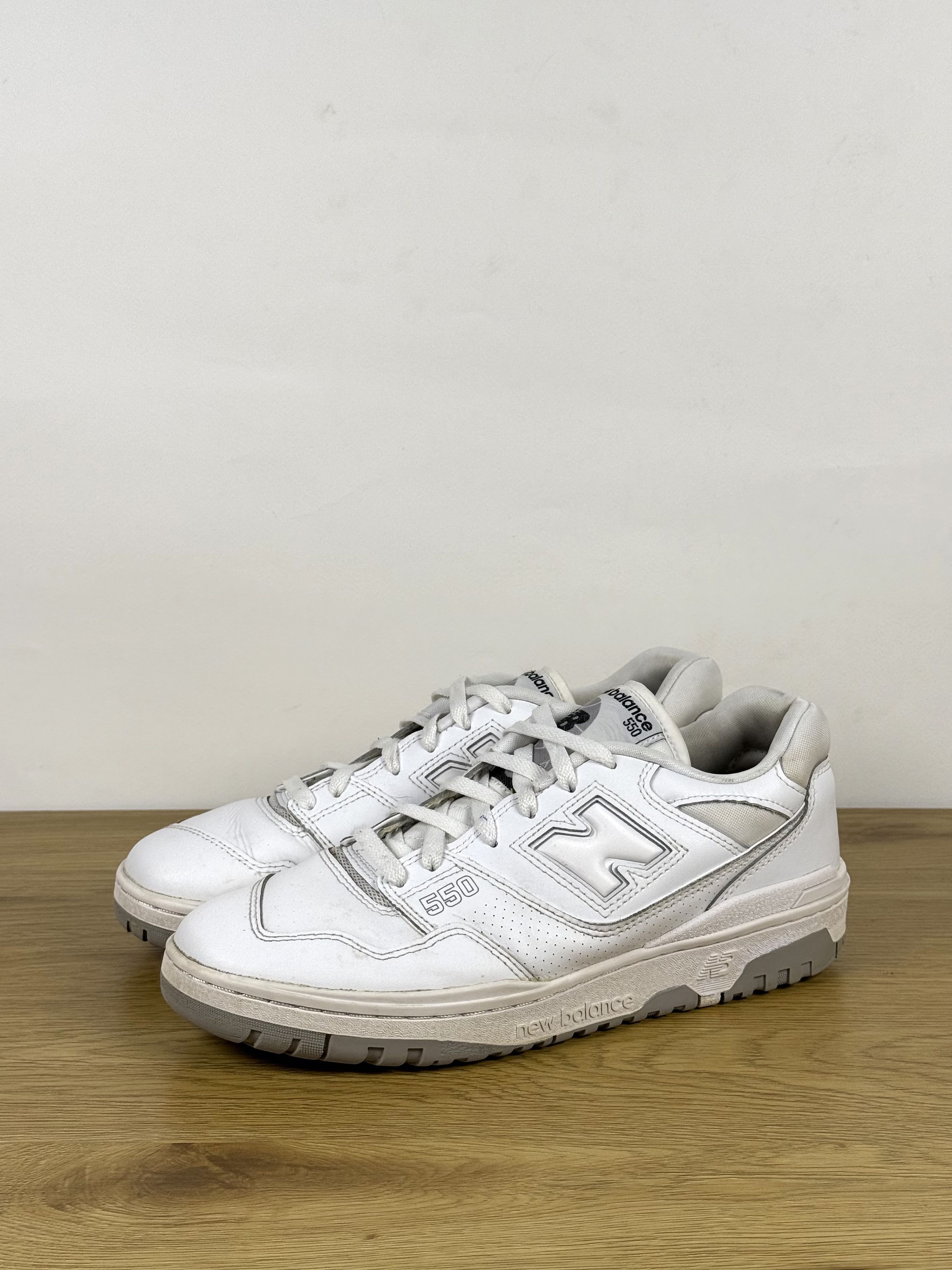 New Balance New Balance 550 White Low Top Sneakers 42-43 Size US 9.5 / EU 42-43 - 1 Thumbnail