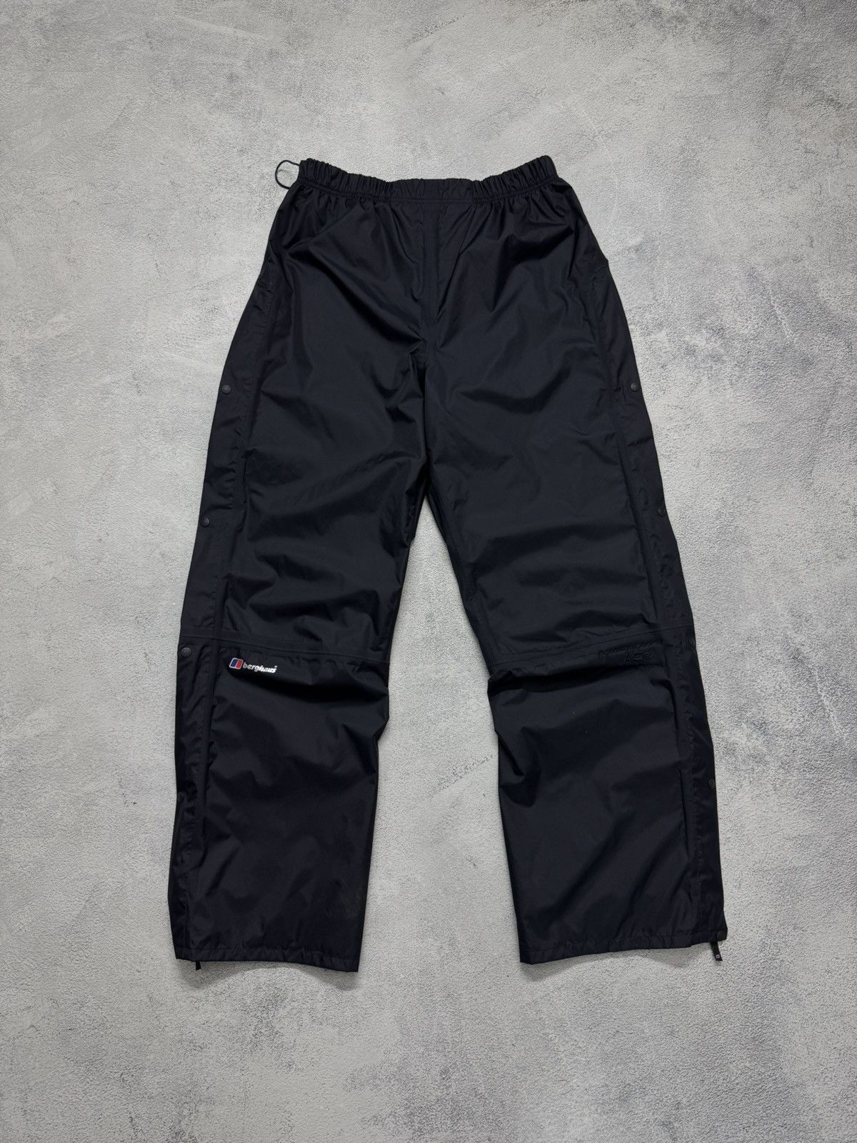 Berghaus Berghaus Hype Y2k Gorpcore Streatwear Pants Size US 34 / EU 50 - 1 Thumbnail