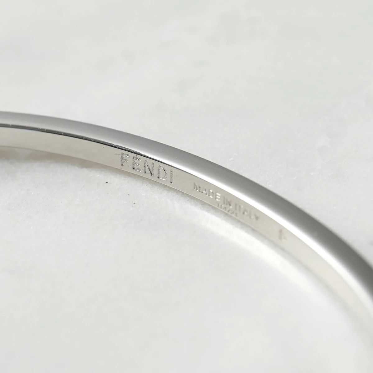 o1s1wg110925 Size:OS/O'Lock Bracelet in Silver