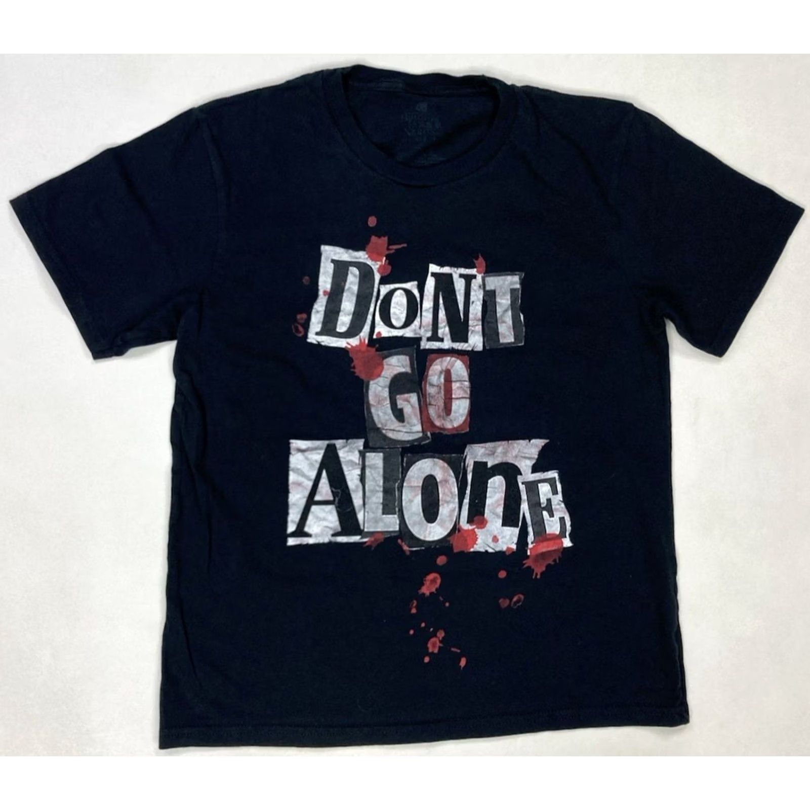 Vintage VINTAGE Universal Studios Halloween Horror Nights Don't Go Alone T-shirt Women XXS Size XXS / US 00 / IT 34 - 3 Thumbnail
