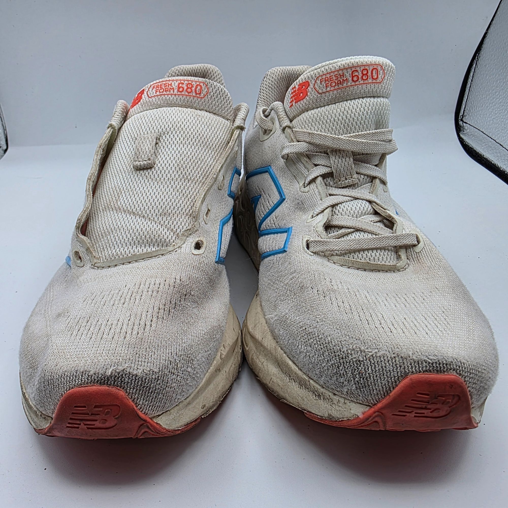 New Balance New Balance Fresh Foam 680v8 Womens Size 9.5 Shoes White Blu Size US 9.5 / IT 39.5 - 2 Thumbnail