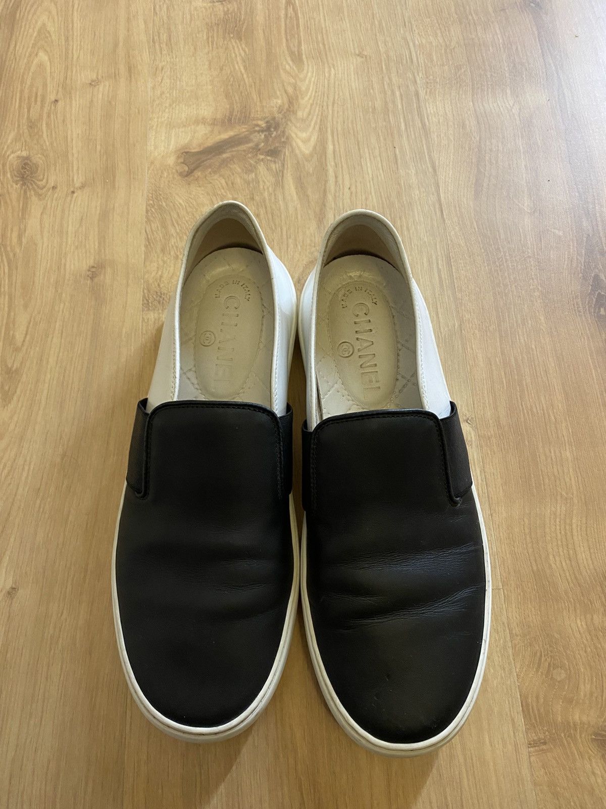 Chanel Chanel Lambskin Slip On Sneaker Size US 7.5 / IT 37.5 - 2 Thumbnail
