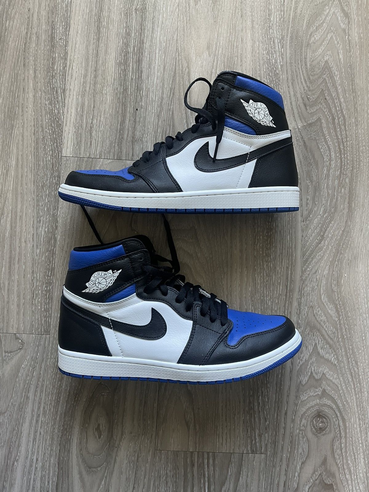Jordan Brand Air Jordan 1 Retro High OG: Royal Toe (11M) Size US 11 / EU 44 - 1 Thumbnail