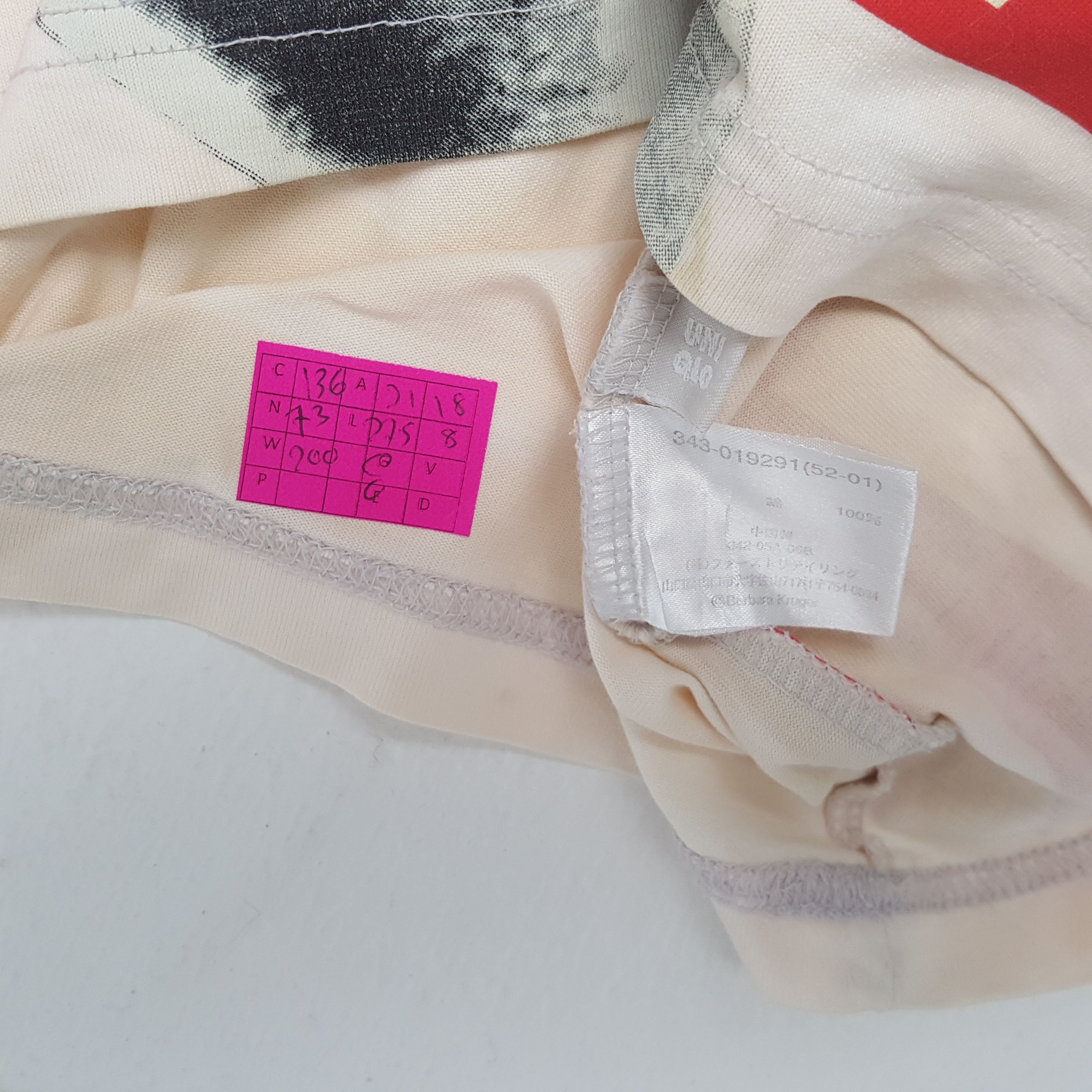 Barbara Kruger × Japanese Brand × Vintage BARBARA KRUGER X Uniqlo Streetwear Style Tshirt Size US L / EU 52-54 / 3 - 4 Thumbnail