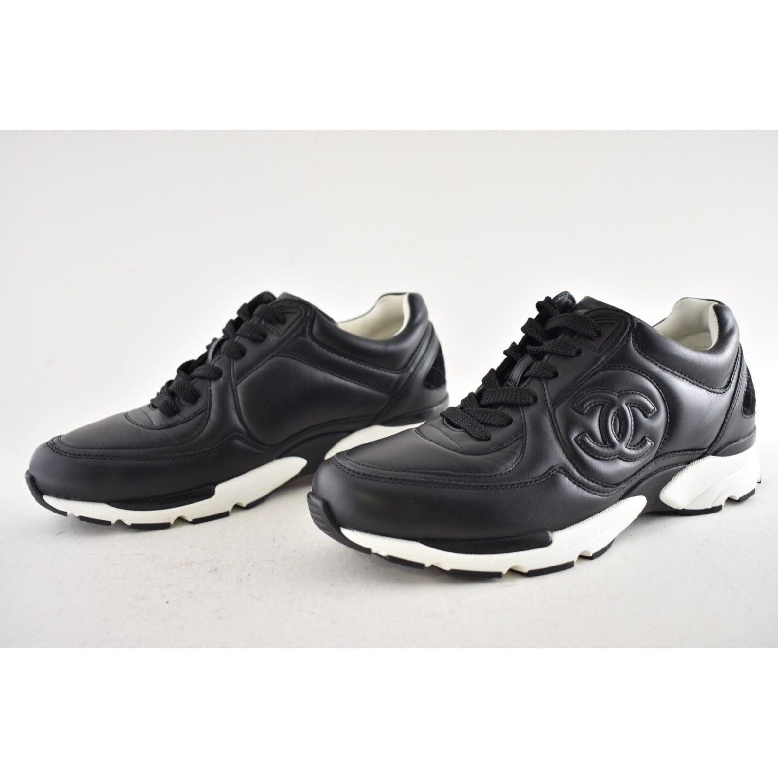 Chanel Chanel Calfskin Leather White CC Logo Flat Runner Sneaker 38 Size US 8 / IT 38 - 10 Thumbnail
