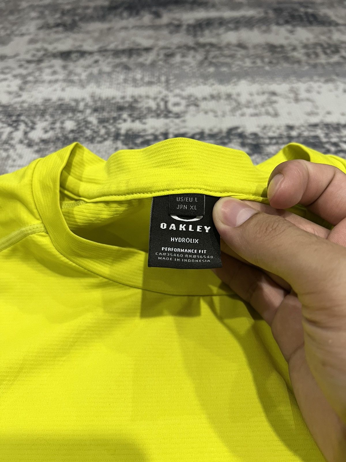 Vintage Oakley Yellow Sport T-Shirt Size US XL / EU 56 / 4 - 7 Thumbnail