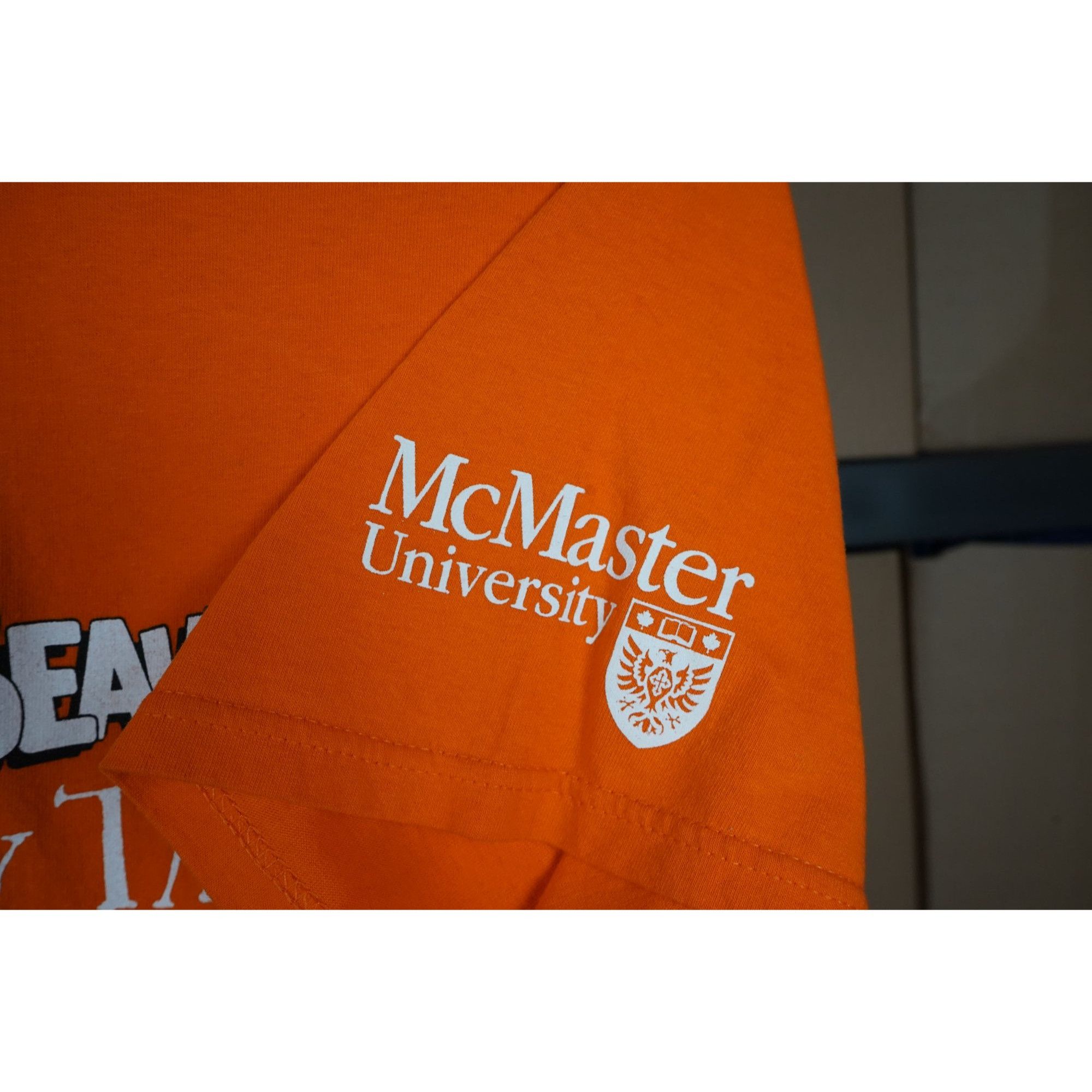 Other McMaster University Orange Tshirt Men's L #313 Size US L / EU 52-54 / 3 - 6 Thumbnail