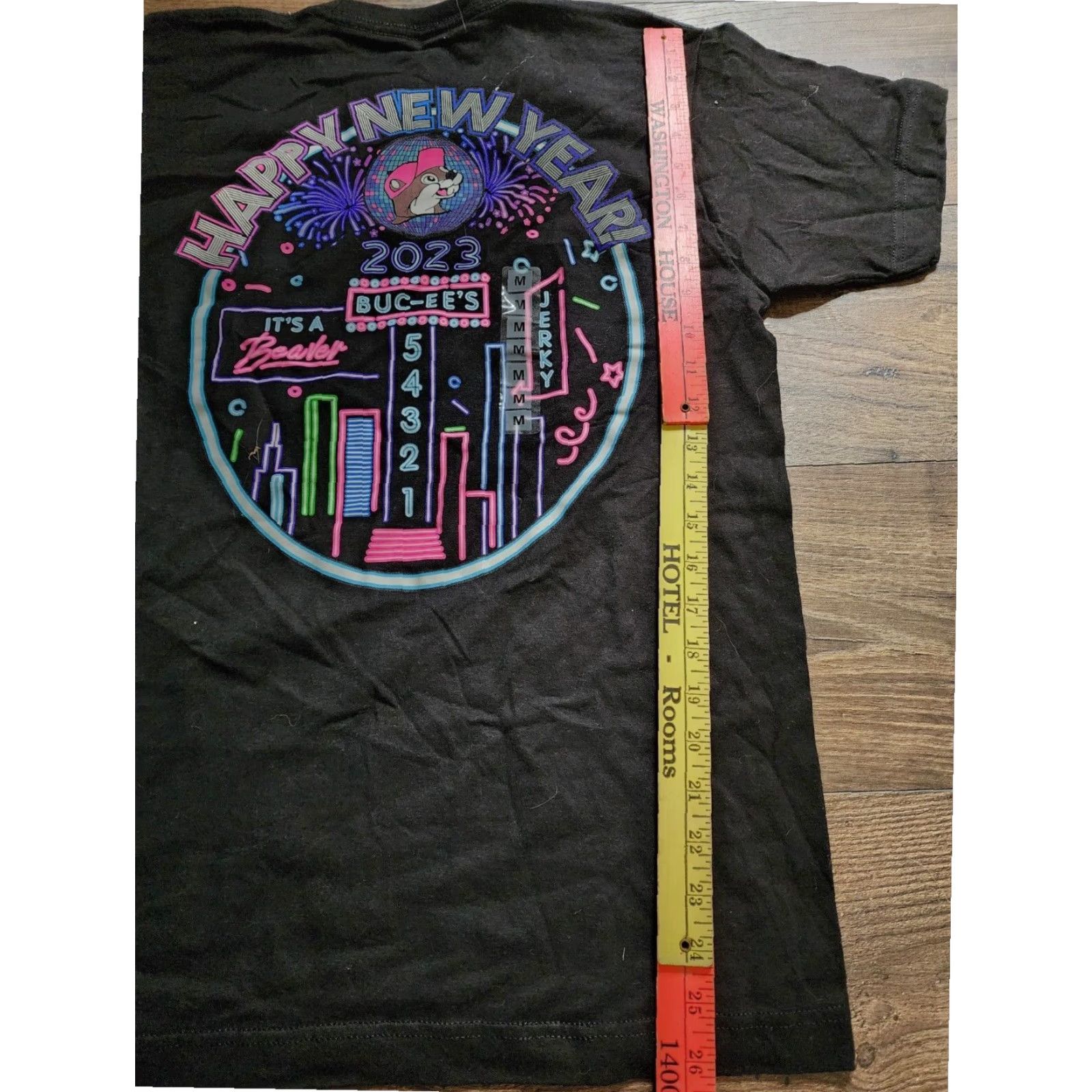 Vintage Buc-ee's Mens Short Sleeve T Shirt Black Glow in the Dark New Years Graphic Tee Medium Size US M / EU 48-50 / 2 - 3 Thumbnail