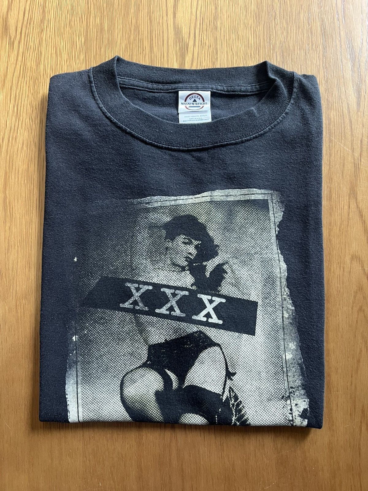 Vintage Vintage Ms Bettie Page Photo Notorious Bad Girl 00’s Tshirt Size US S / EU 44-46 / 1 - 1 Thumbnail