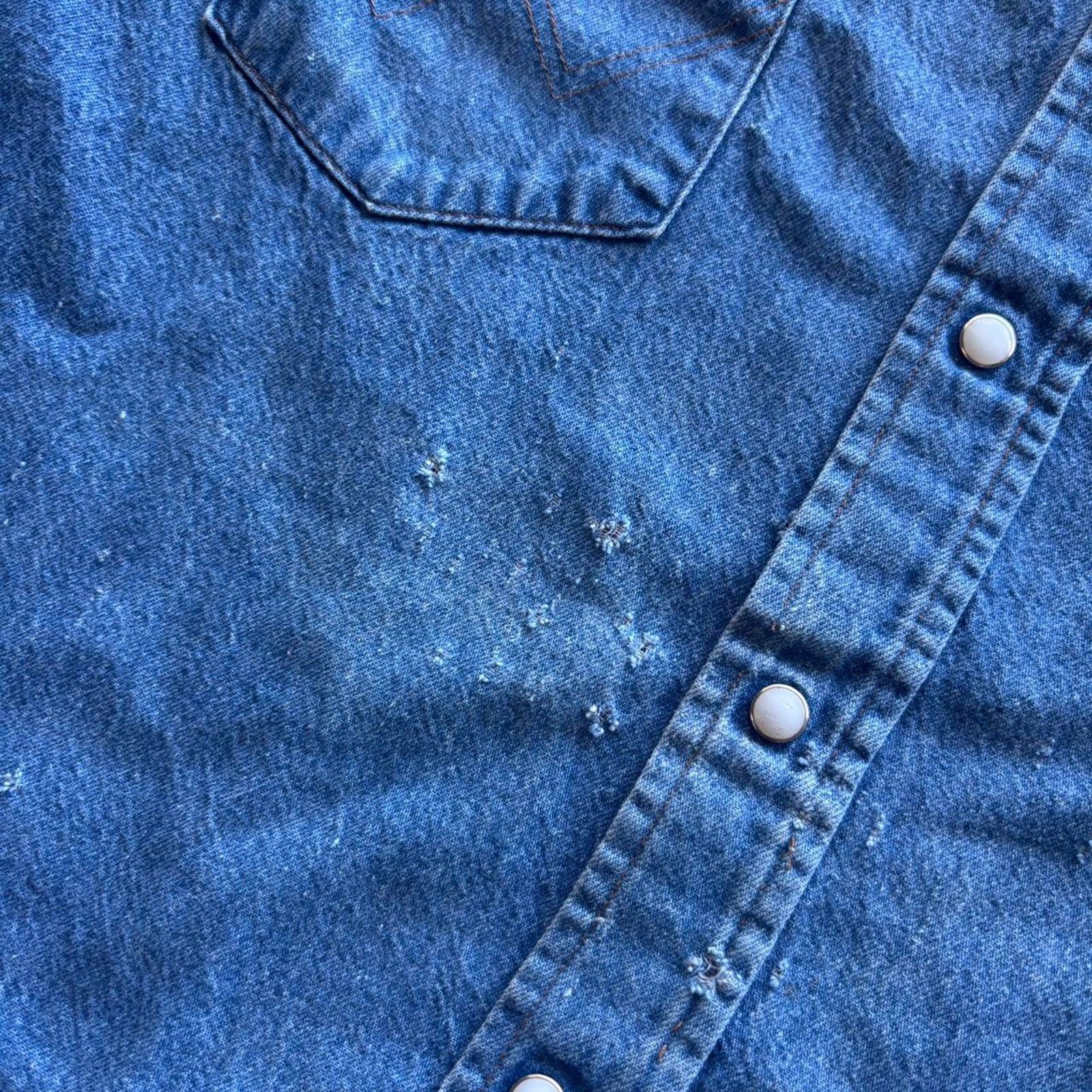 Carhartt × Vintage × Wrangler 90s Wrangler Western Denim Distressed Pearl Snap Button Up Size US XL / EU 56 / 4 - 4 Thumbnail