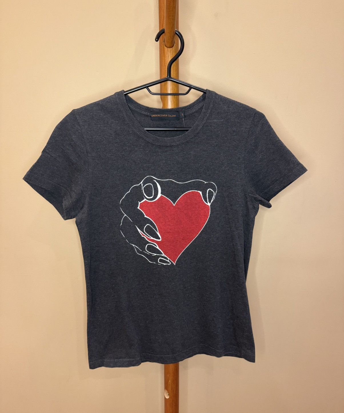 Undercover AW07 Undercover Heart Grasp tee Size S / US 4 / IT 40 - 1 Thumbnail