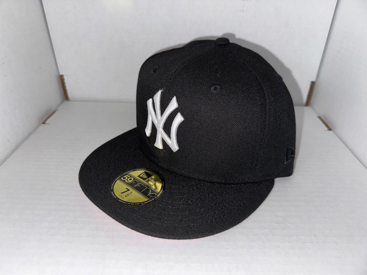 New Era NY Yankees Fitted, Black (Size 7 1/2) Size ONE SIZE - 2 Thumbnail