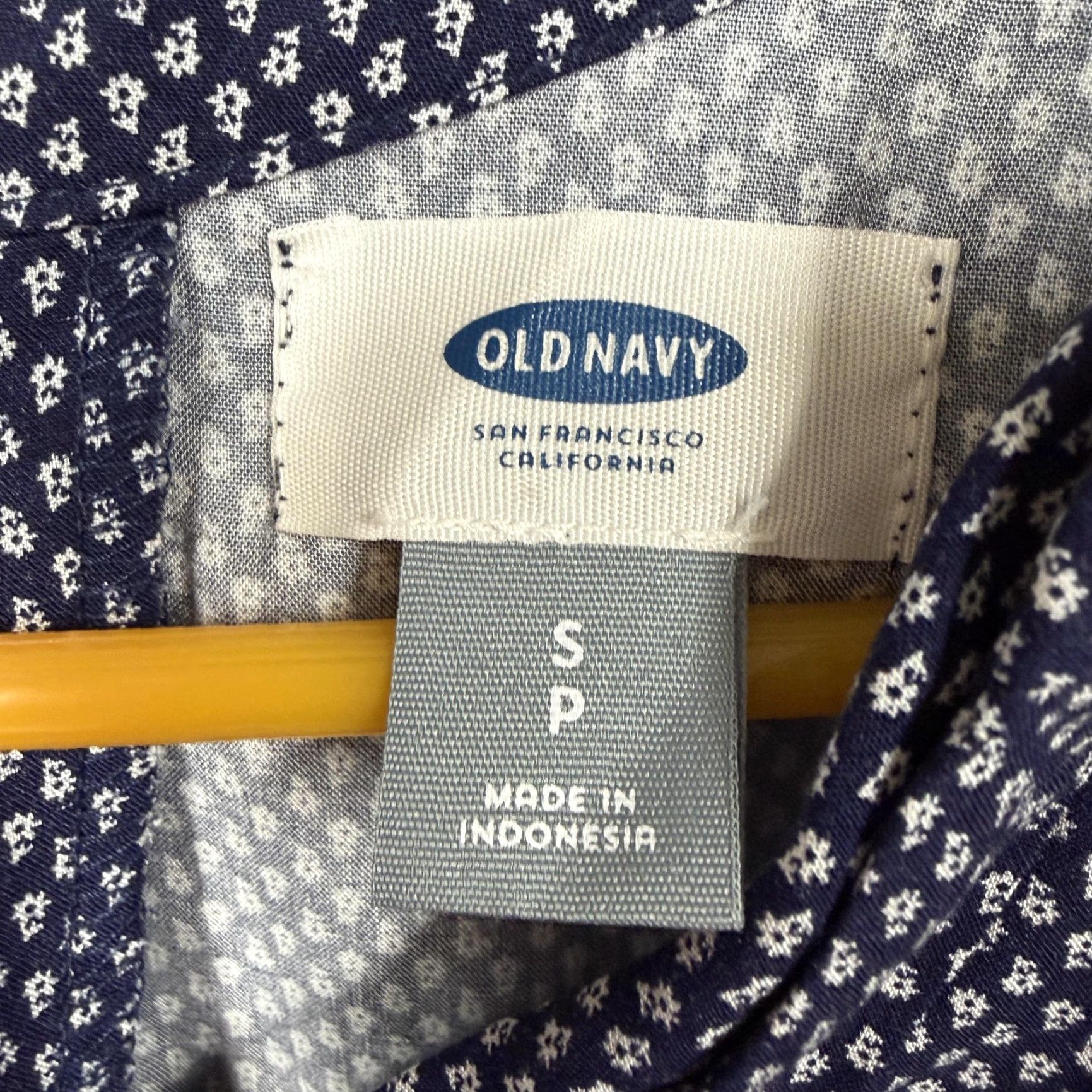 Old Navy Old Navy Blouse Petite PS Sleeveless V-Neck Floral Navy Blue Shift Casual Summer Size S / US 4 / IT 40 - 5 Thumbnail