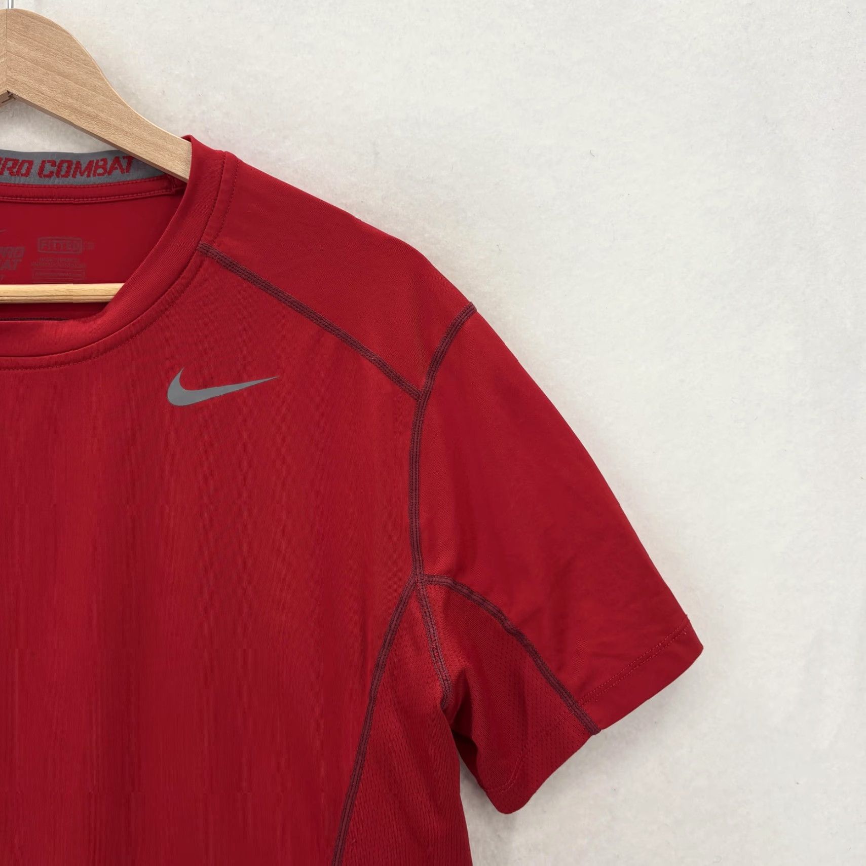 Nike Nike Pro Combat Dri-FIT Shirt Mens M Red Short Sleeve Gym Training Size US M / EU 48-50 / 2 - 2 Thumbnail