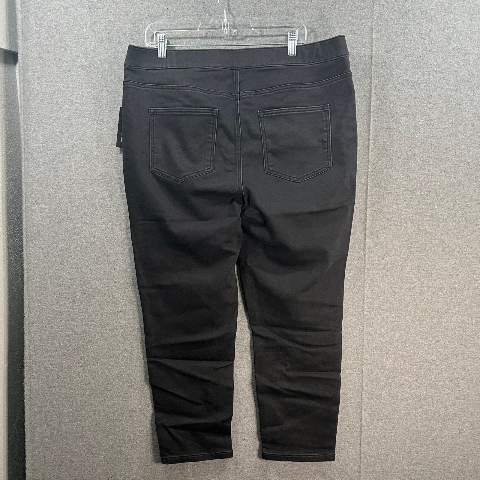 Other Isaac Mizrahi Live! Regular Black Divine Denim Crop Slim Size 40" / US 18 - 2 Thumbnail