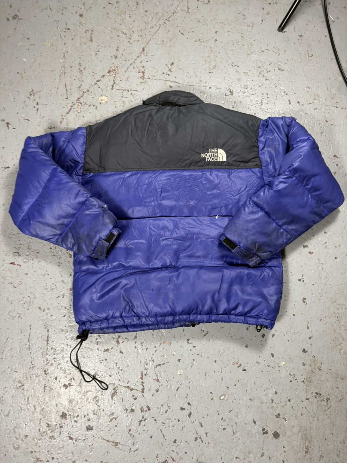 The North Face Distressed North Face Puffer Jacket Size US L / EU 52-54 / 3 - 10 Thumbnail