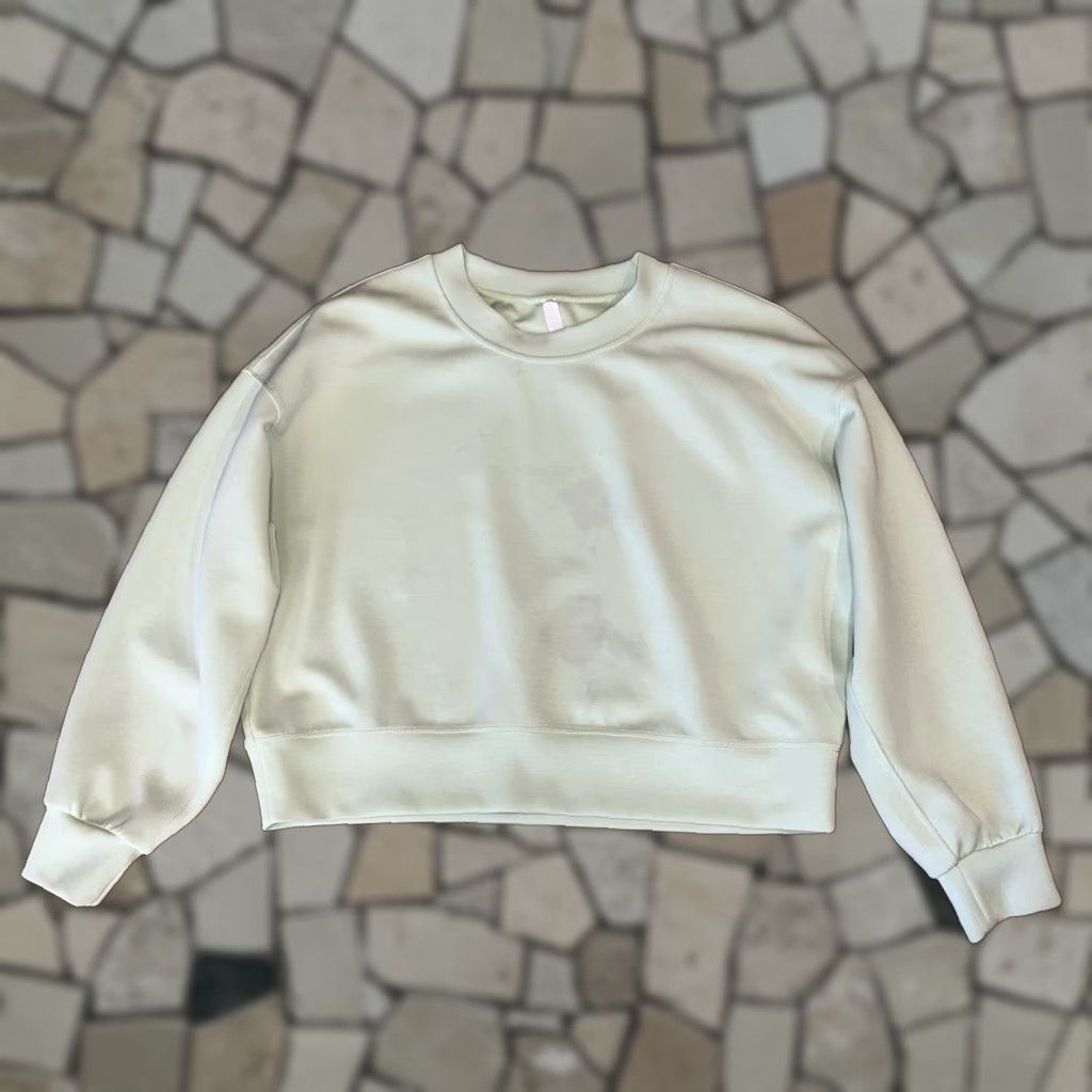 Lululemon Lululemon Perfectly Oversized Cropped Crew Sweatshirt Women’s 8 Green Solid Long Sleeve Pullover Easy Care Logo Athletic Activewear Casual Size M / US 6-8 / IT 42-44 - 1 Thumbnail