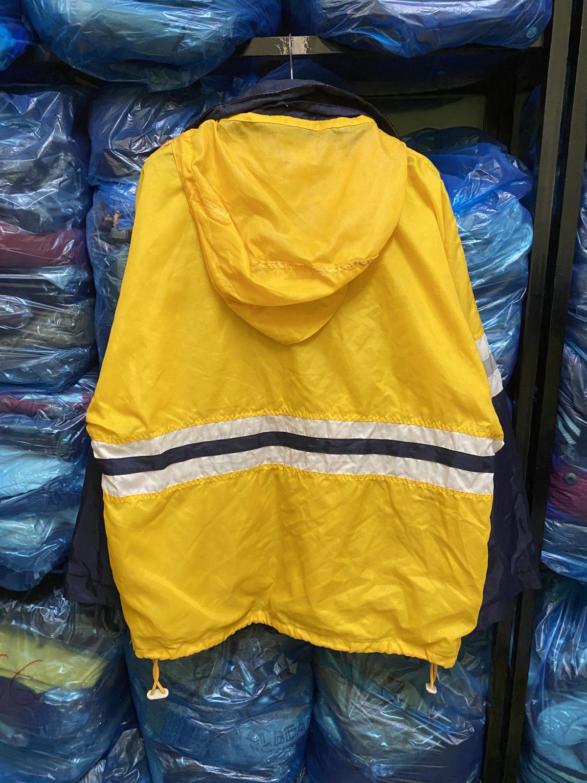 Vintage First Down Ocean Marina Sailing Jacket Yellow Nav Reflective Size US L / EU 52-54 / 3 - 10 Thumbnail