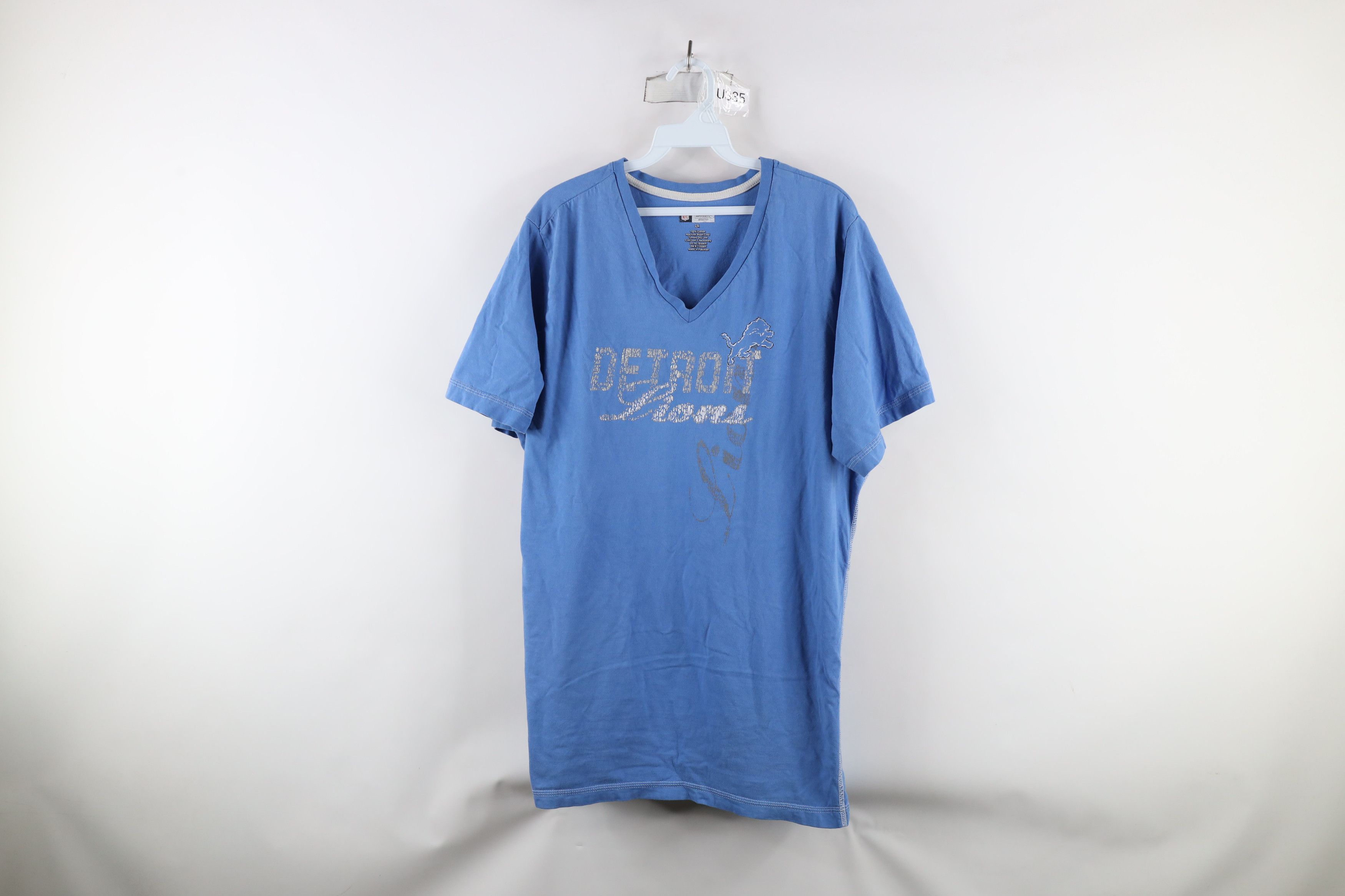 Vintage Vintage Spell Out Detroit Lions Football V-Neck T-Shirt Size XXL / US 16-18 / IT 52-54 - 1 Thumbnail