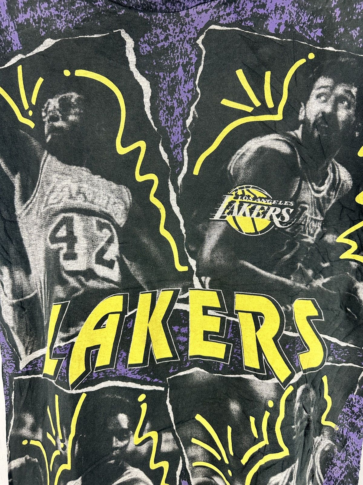 NBA × Vintage Vintage Lakers AOP 90’s Tshirt Size US L / EU 52-54 / 3 - 3 Thumbnail