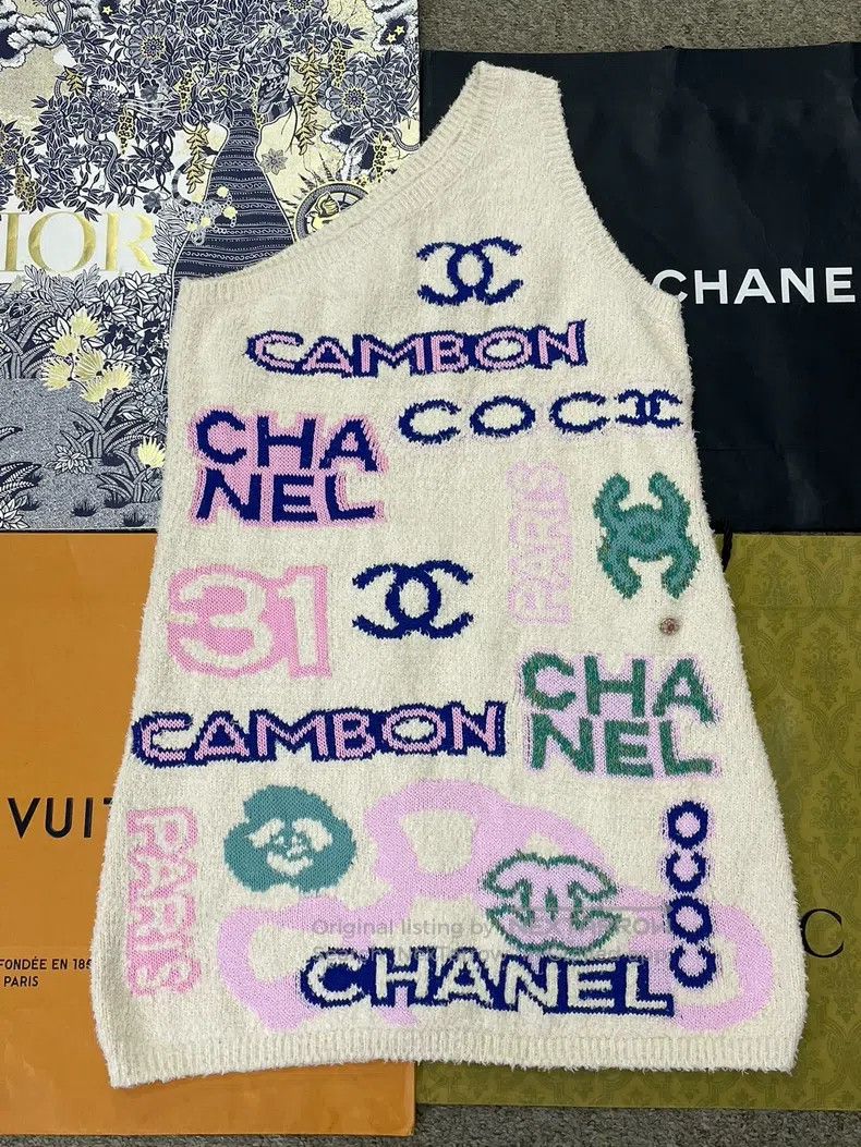 Chanel Chanel 23p white and pink letter logo towel dress Size XS / US 0-2 / IT 36-38 - 1 Thumbnail