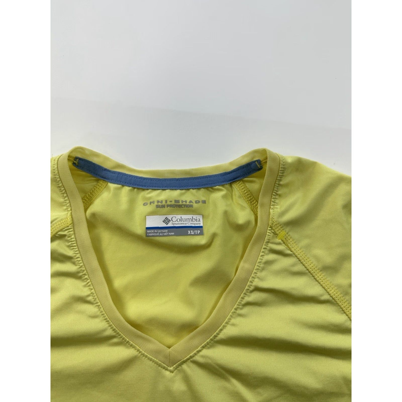 Vintage Columbia Shirt Womens XS Yellow Short Sleeve V-Neck Omni-Shade Sun Protection Jersey T-Shirt Size XS / US 0-2 / IT 36-38 - 3 Thumbnail