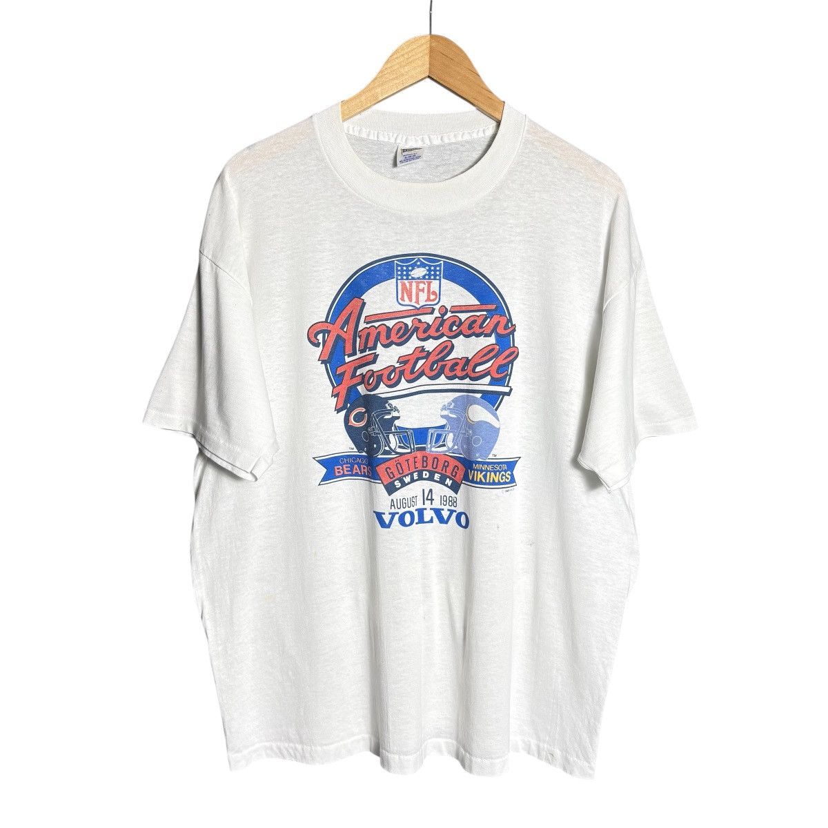 NFL × Vintage Vintage 80s NFL Bears Vs Vikings Volvo T-Shirt Size US XL / EU 56 / 4 - 1 Thumbnail